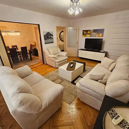 Maks 2 Apartment